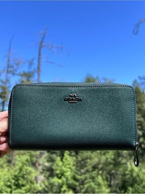 COACH Long Zip-Around Wallet Hunter Green Crossgrain Leather w Gunmetal Hardware